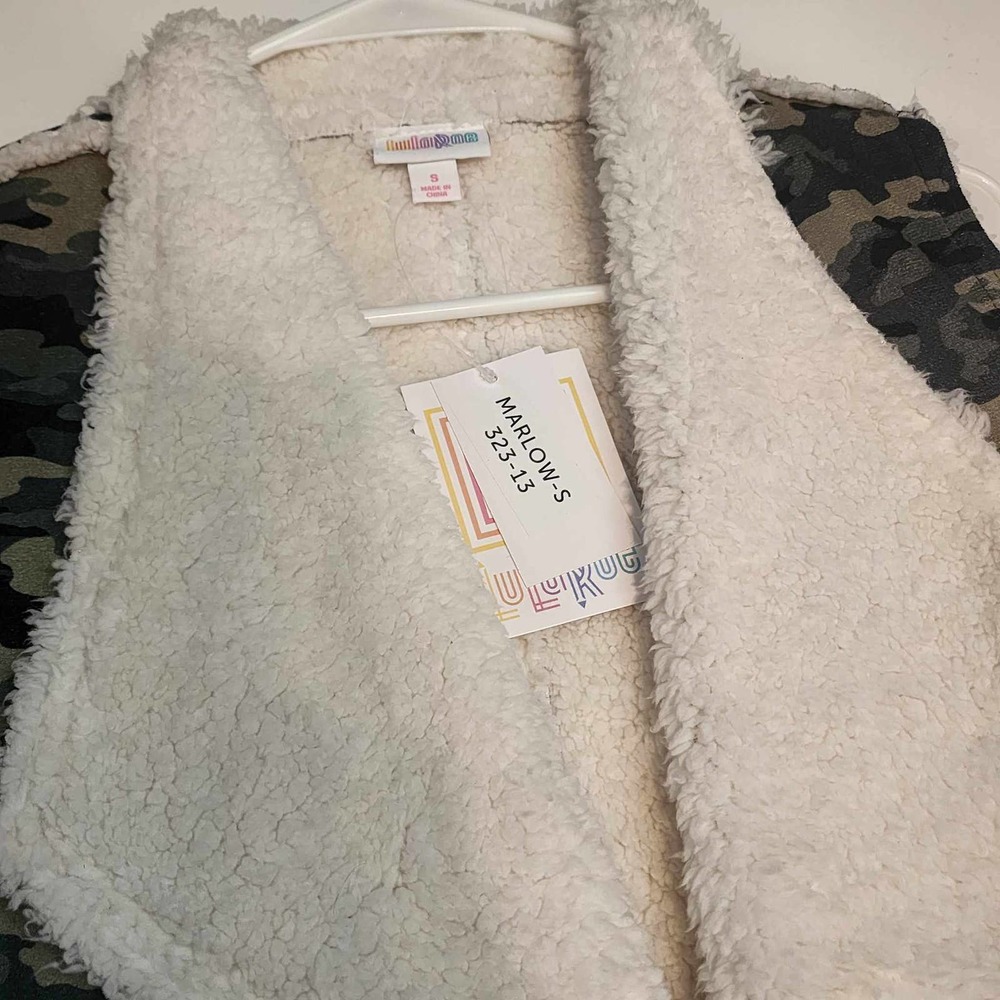 LulaRoe Marlow Shearling Vest - Camo - Small - NWT - Picture 2 of 5